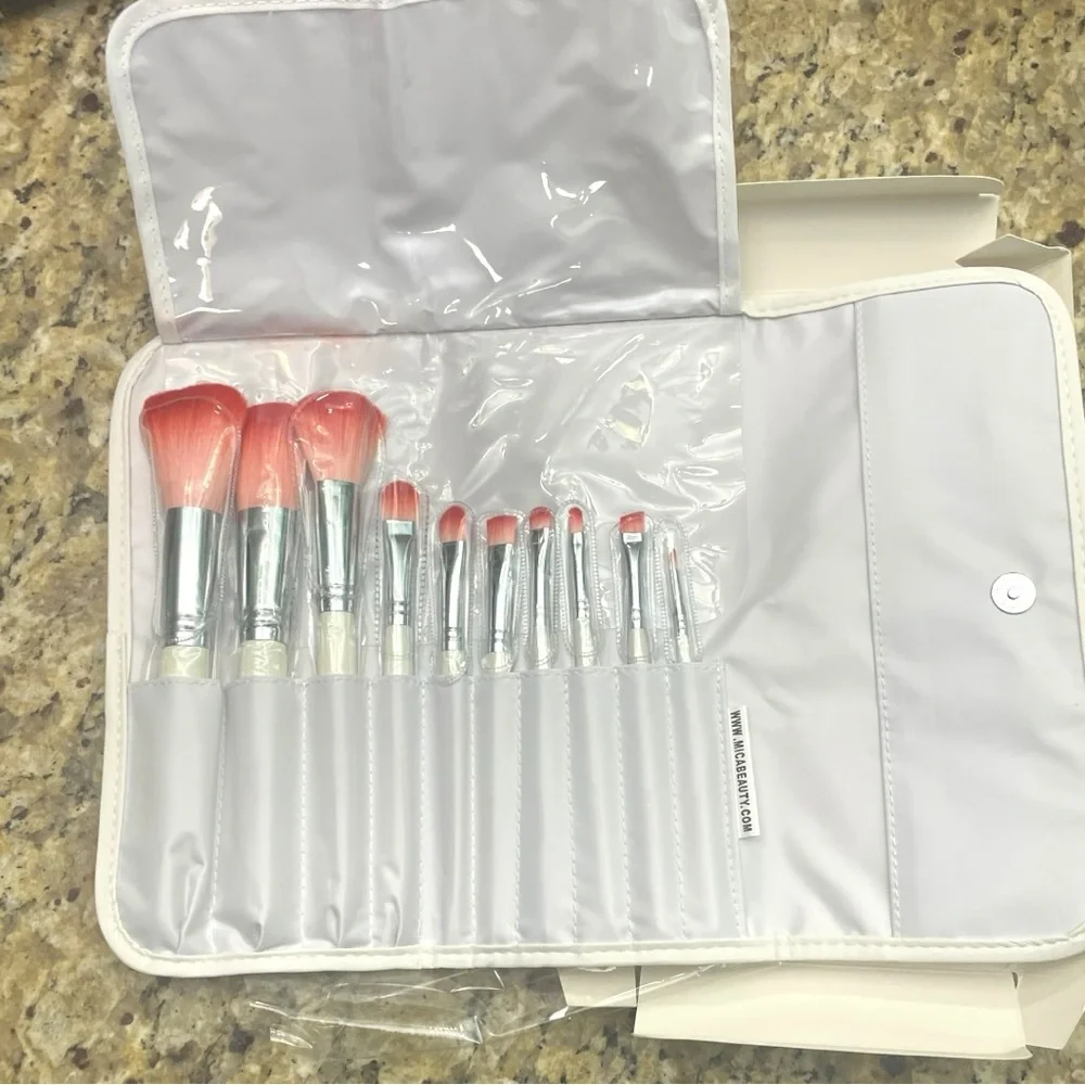 New In Packaging Mica Beauty Deluxe Cosmetics 10 Makeup Brush Travel Case Set